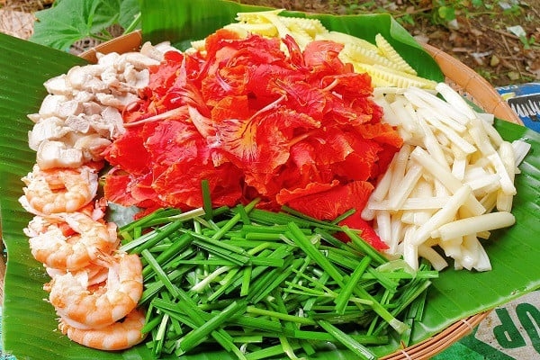 Gỏi gà Bông Phượng