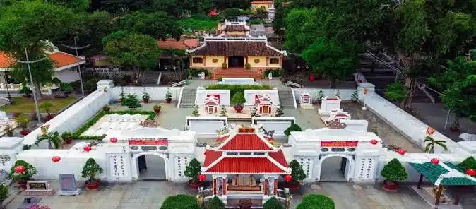 “Lăng Thoại Ngọc Hầu”