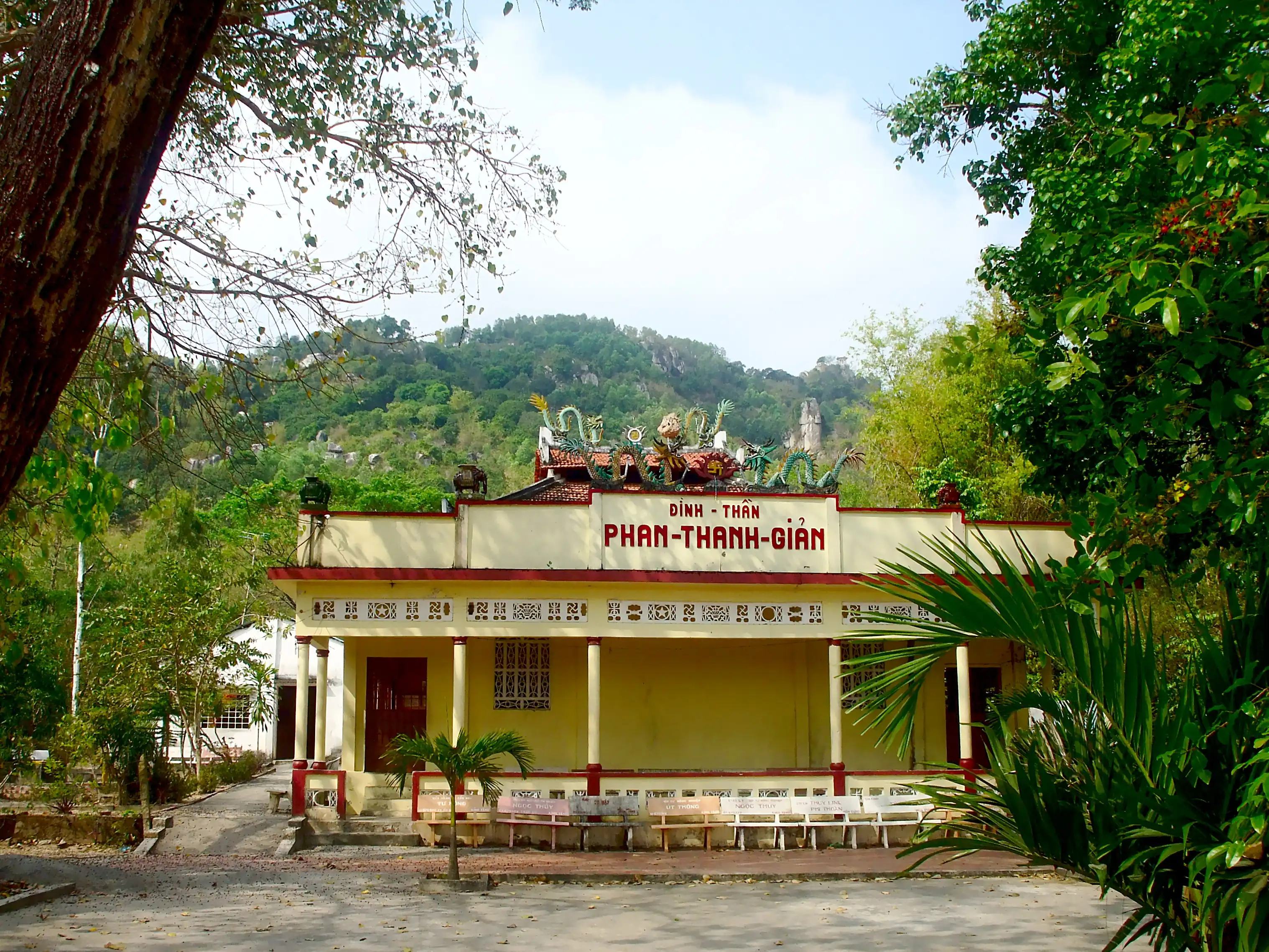 Đình thần Phan Thanh Giản