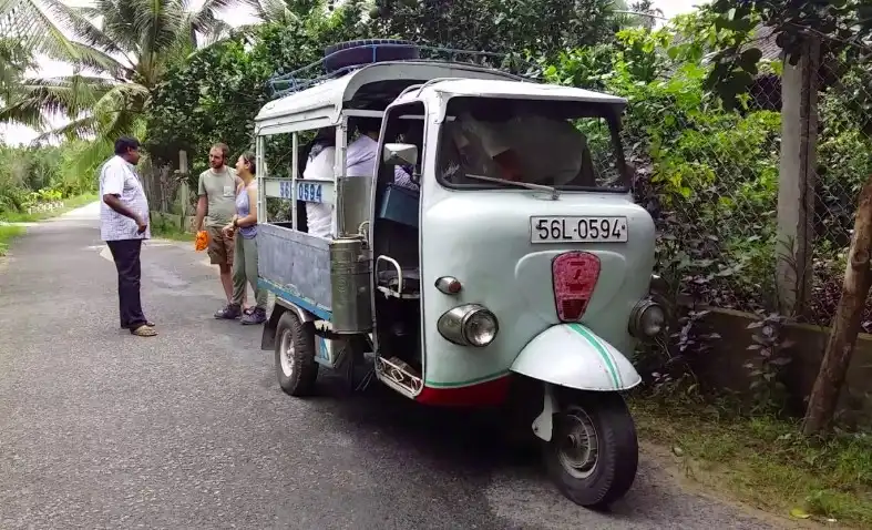 Xe lam ở làng quê